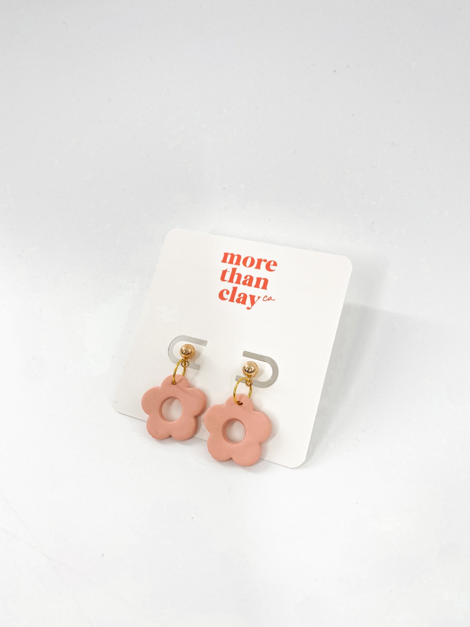 the mini daisy earrings